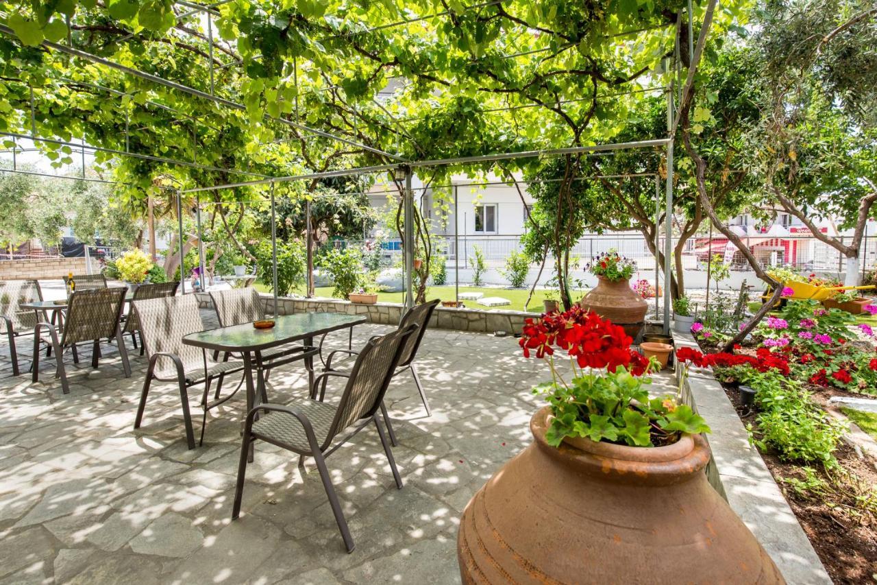 Ianos Apartments Potos Luaran gambar