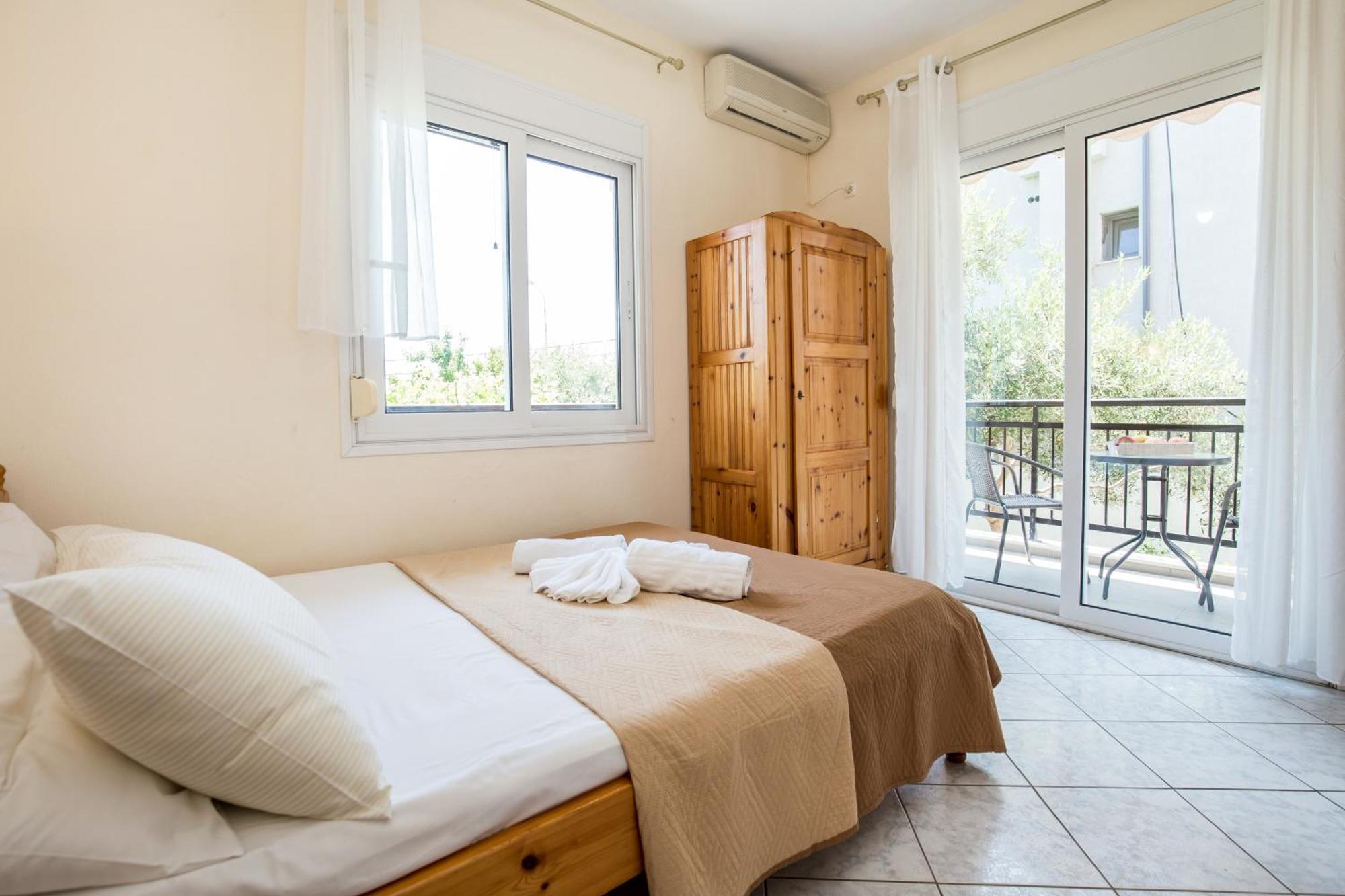 Ianos Apartments Potos Luaran gambar