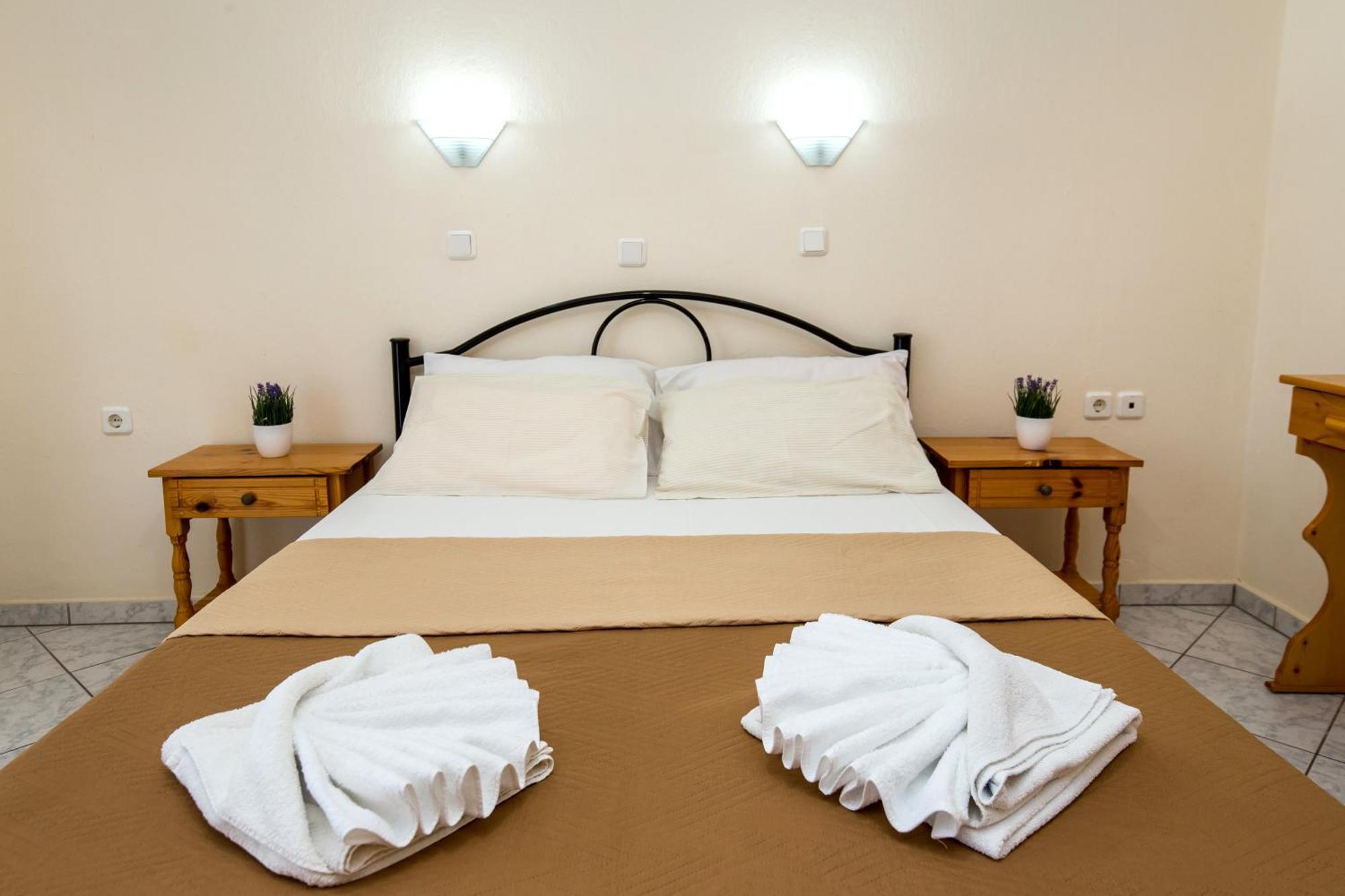 Ianos Apartments Potos Luaran gambar