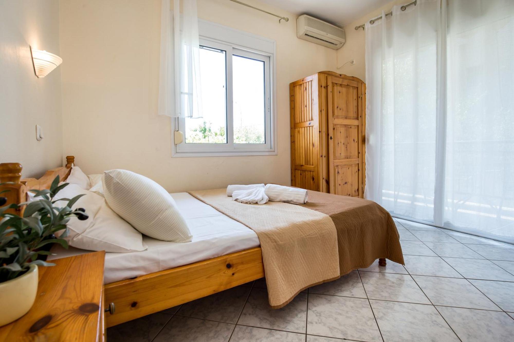 Ianos Apartments Potos Luaran gambar