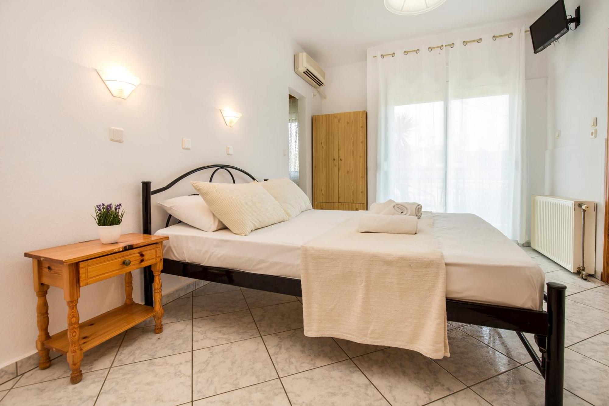 Ianos Apartments Potos Luaran gambar