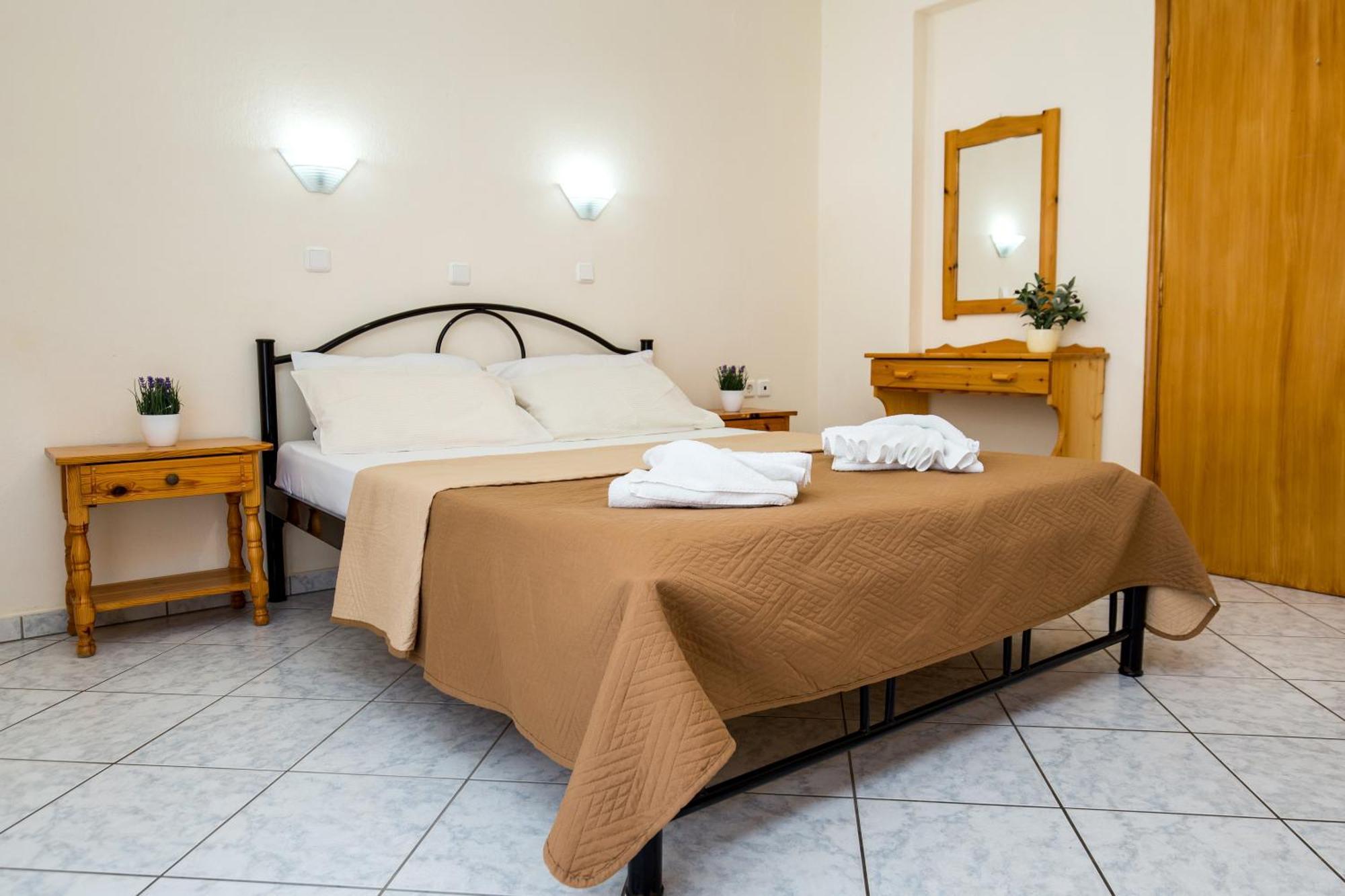 Ianos Apartments Potos Luaran gambar