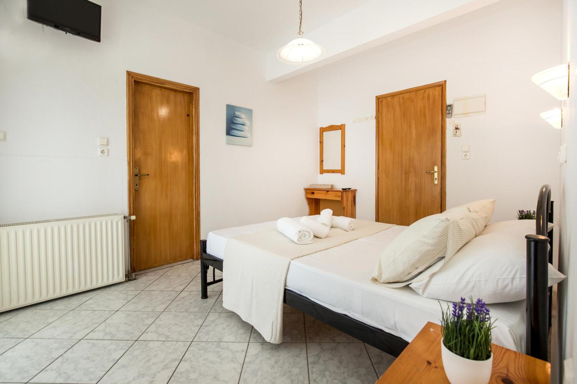 Ianos Apartments Potos Luaran gambar