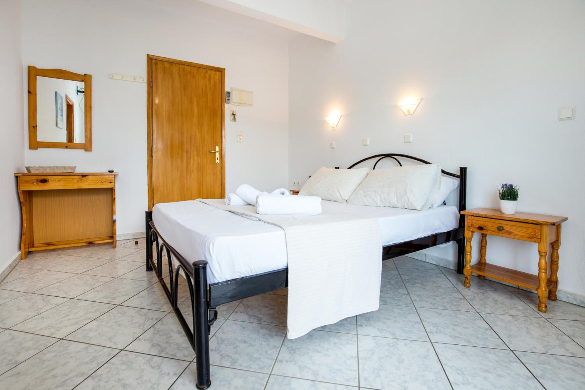 Ianos Apartments Potos Luaran gambar