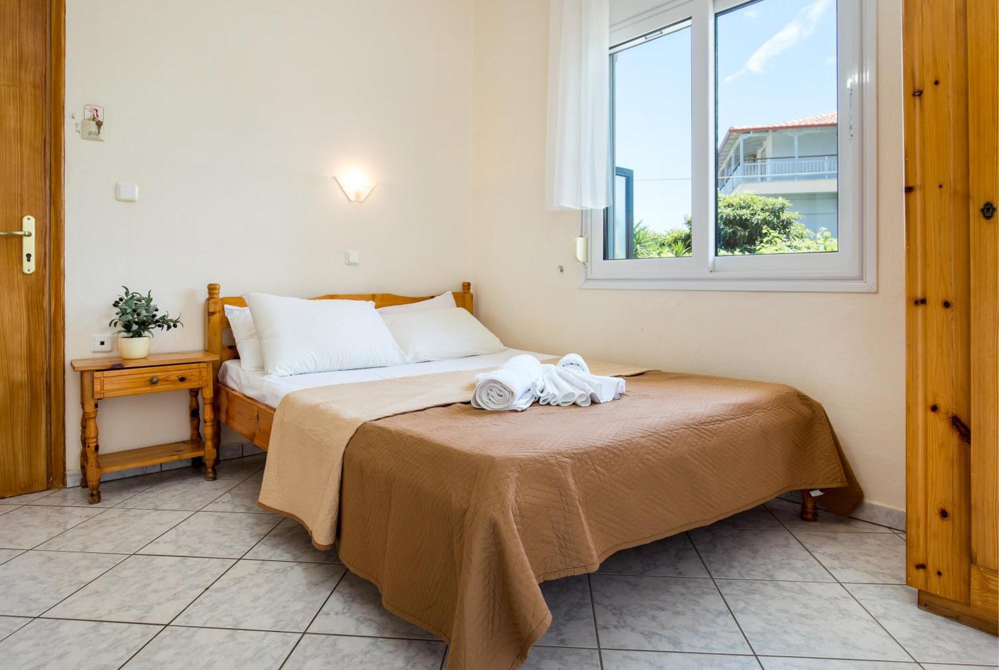 Ianos Apartments Potos Luaran gambar