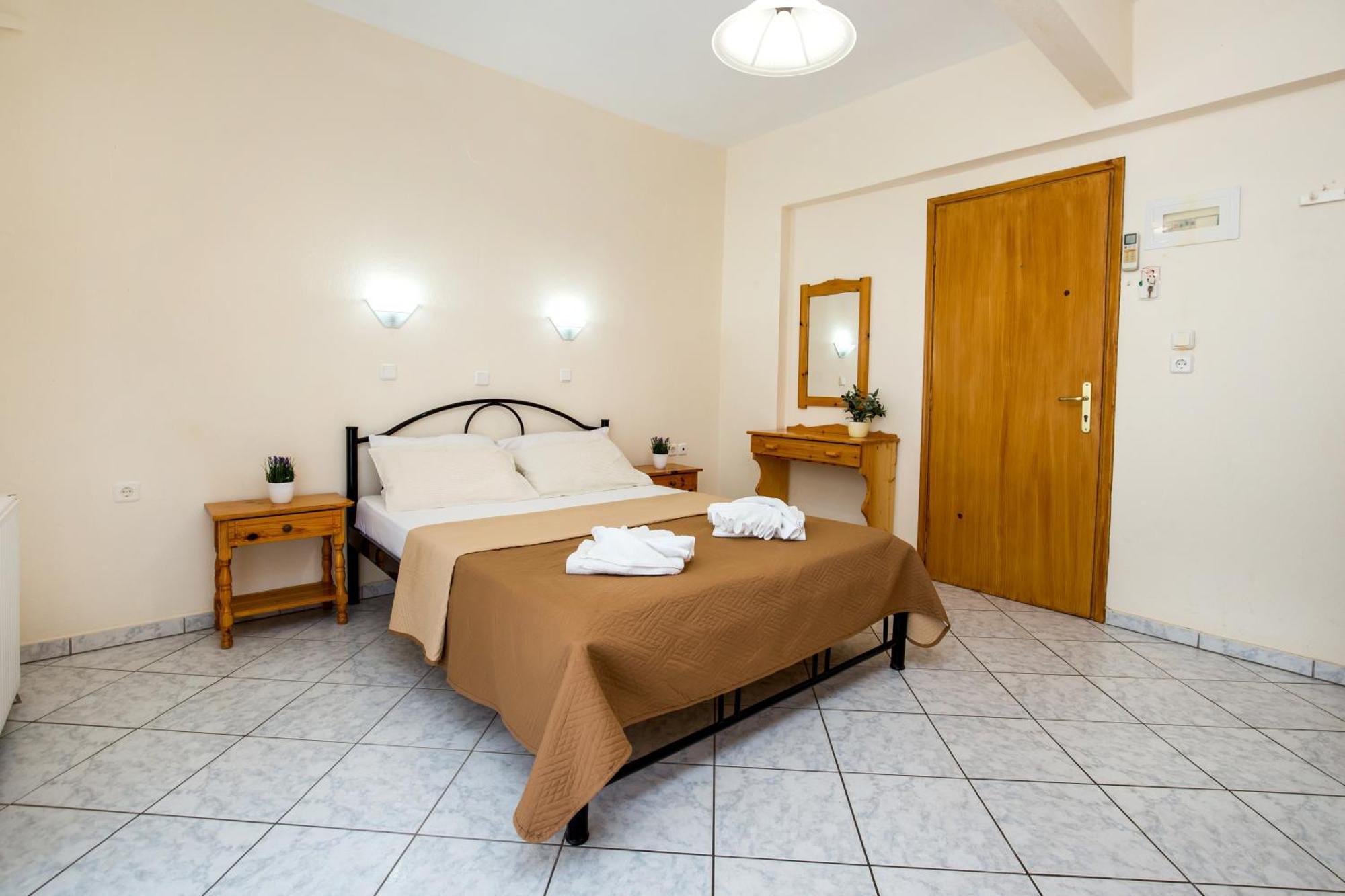 Ianos Apartments Potos Luaran gambar