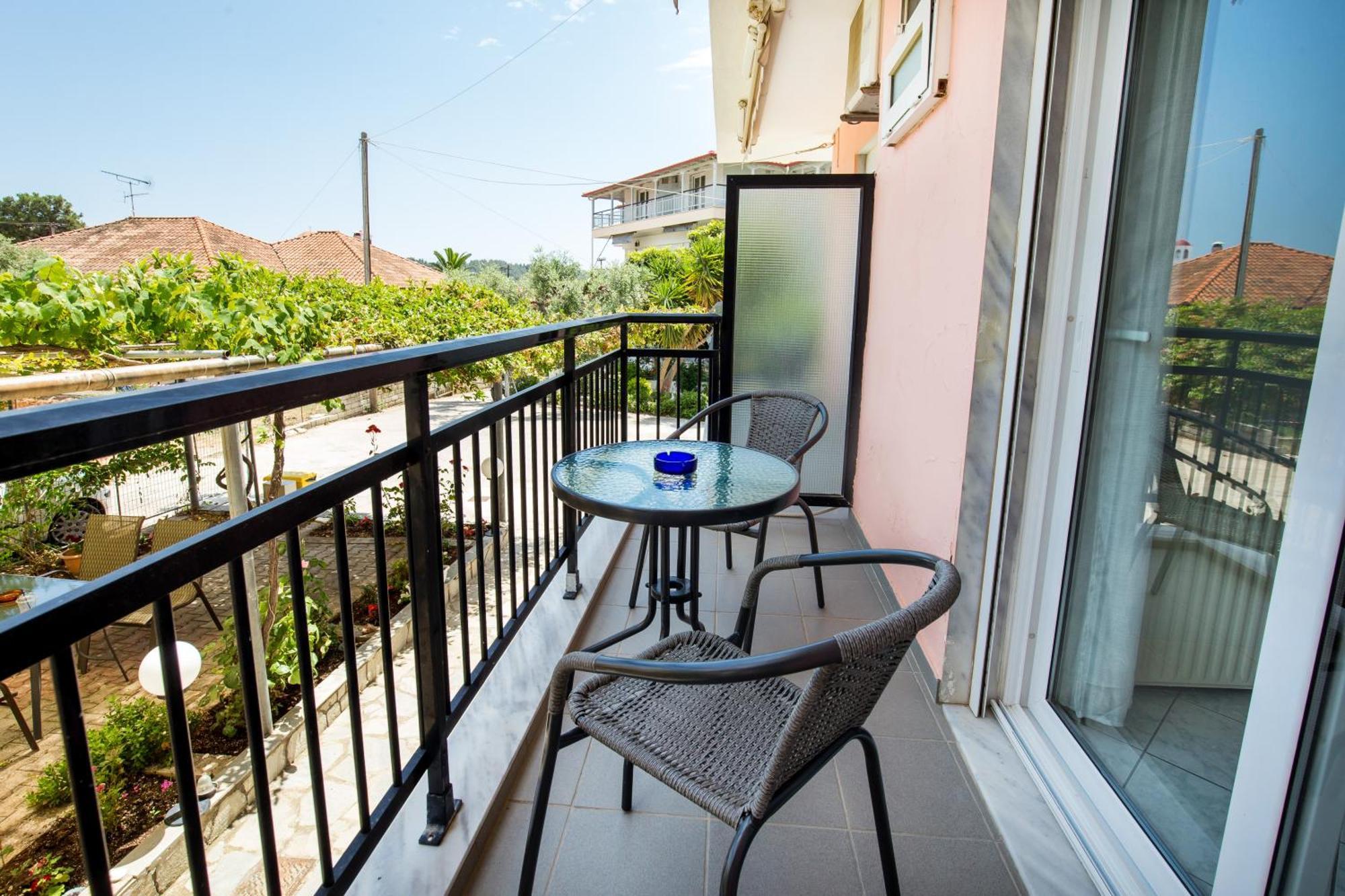 Ianos Apartments Potos Luaran gambar